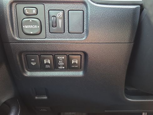 Used 2019 Toyota 4Runner SR5 AWD/4WD image 18