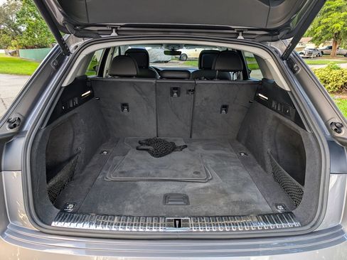 Used 2021 Audi e-tron Premium w/ Towing Package image 92