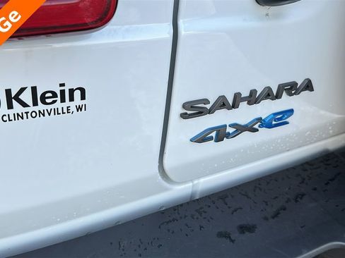 Used 2025 Jeep Wrangler Unlimited Sahara image 11