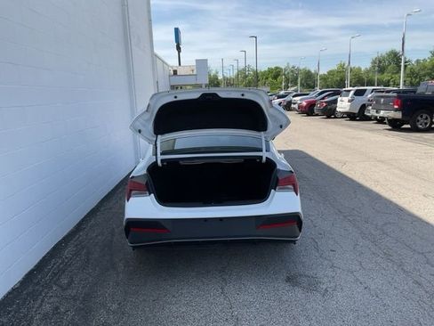 Used 2025 Hyundai Elantra Blue image 8