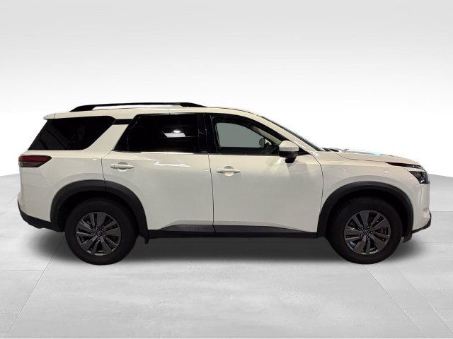 Used 2025 Nissan Pathfinder SV FWD image 4