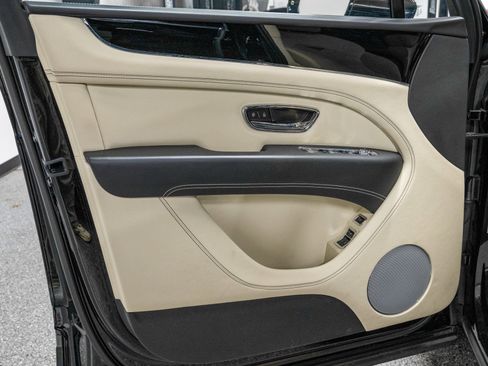Used 2024 Bentley Bentayga Extended Wheelbase image 35