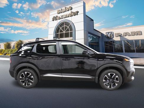 Used 2026 Nissan Kicks SV w/ SV Premium Package AWD/4WD image 2