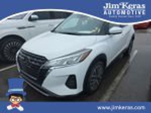 Used 2021 Nissan Kicks SV image 1