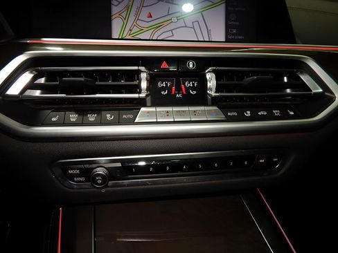 Used 2022 BMW X5 xDrive40i w/ M Sport Package AWD/4WD image 27