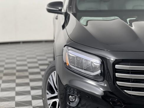 Used 2026 Mercedes-Benz GLB 250 4MATIC image 7