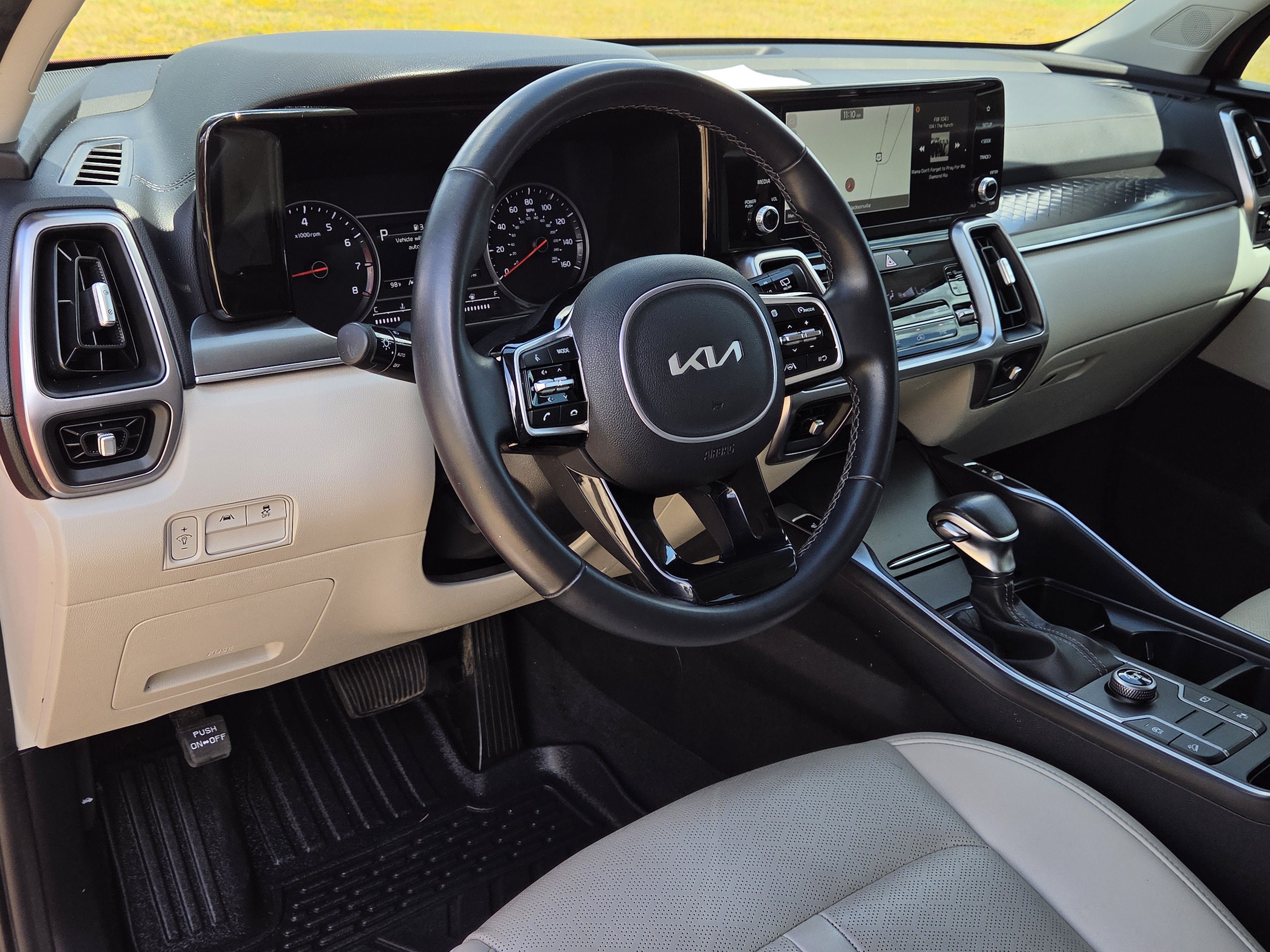 Used 2023 Kia Sorento S w/ Panoramic Sunroof Package FWD image 29