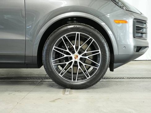 Used 2025 Porsche Cayenne Coupe image 42