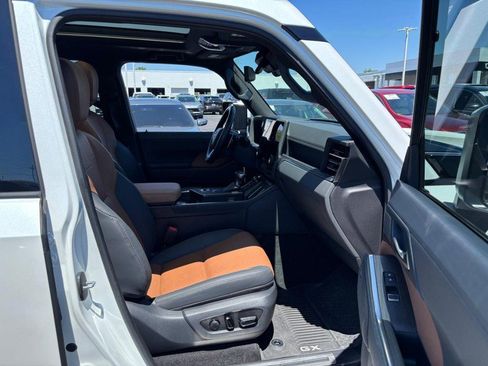 Used 2024 Lexus GX 550 w/ Accessory Package (Z1) AWD/4WD image 12