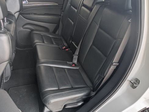 Used 2019 Jeep Grand Cherokee Limited AWD/4WD image 17