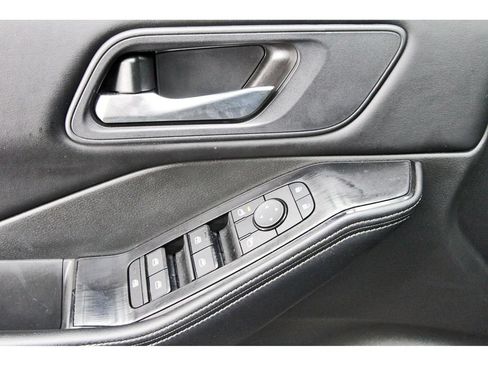 Used 2025 Nissan Rogue SV FWD image 19
