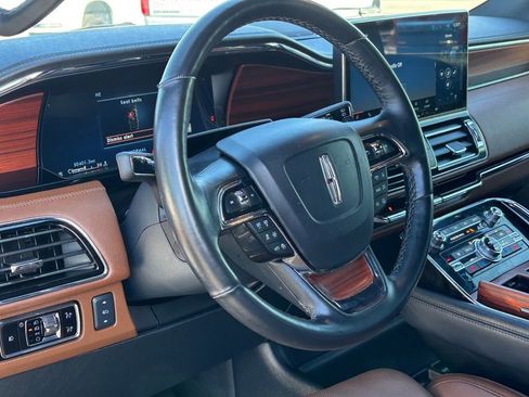 Used 2024 Lincoln Navigator Reserve image 10