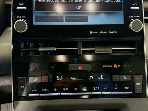 Used 2021 Toyota Avalon XLE image 15