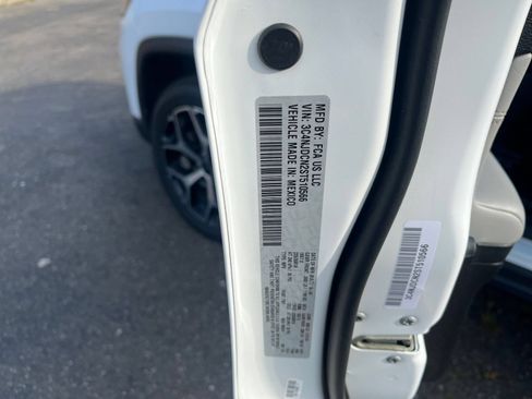 Used 2025 Jeep Compass Limited AWD/4WD image 30
