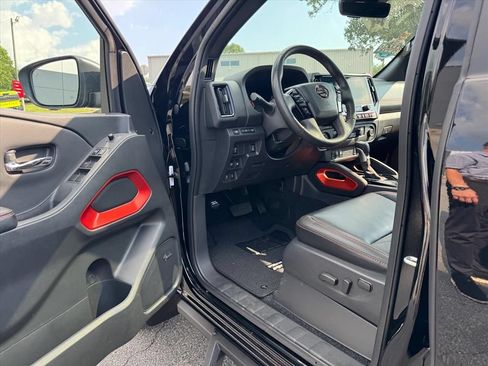 Certified 2025 Nissan Frontier PRO-4X w/ Pro Premium Package AWD/4WD image 13