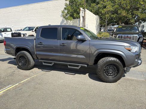 Used 2021 Toyota Tacoma SR5 RWD image 3