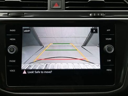 Used 2023 Volkswagen Tiguan SE FWD image 17