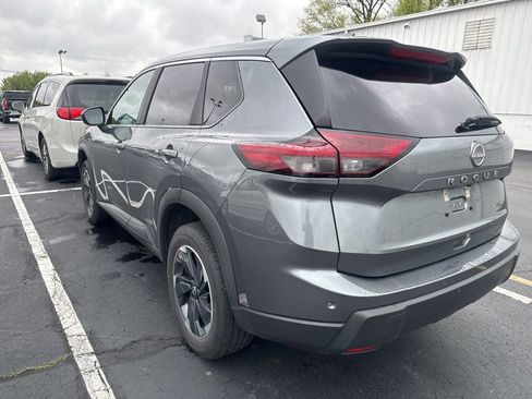 Used 2025 Nissan Rogue SV AWD/4WD image 4