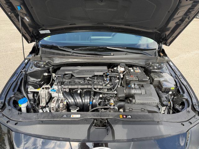 Used 2025 Hyundai Elantra SE FWD image 20