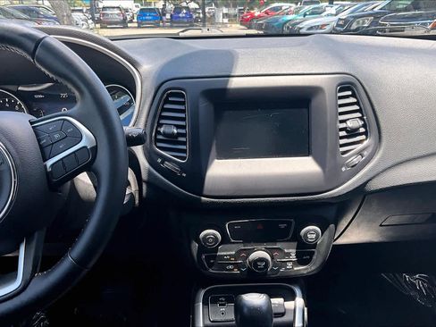 Used 2018 Jeep Compass Latitude w/ Popular Equipment Group FWD image 7
