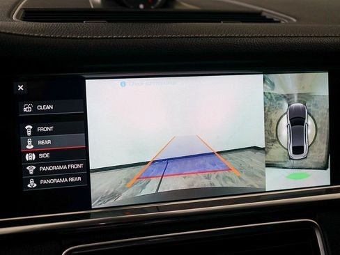 Used 2020 Porsche Panamera image 34