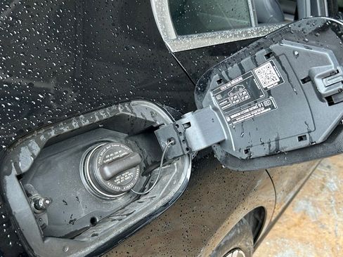 Used 2025 Mercedes-Benz C 300 4MATIC Sedan image 40