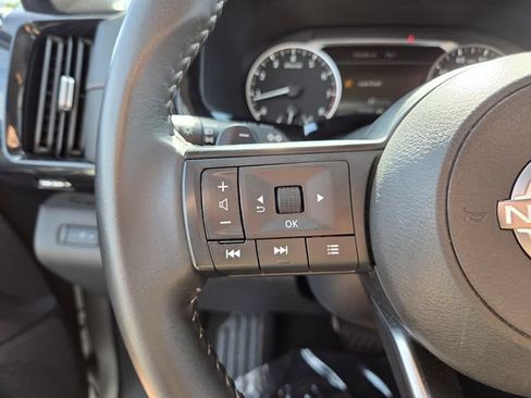 Used 2025 Nissan Pathfinder SV FWD image 24