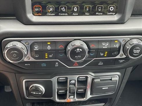 Used 2023 Jeep Wrangler Unlimited Sahara w/ Cold Weather Group AWD/4WD image 12