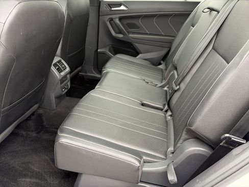 Certified 2022 Volkswagen Tiguan SE R-Line image 18