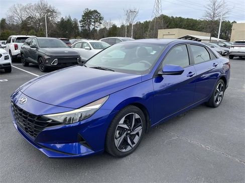 Certified 2023 Hyundai Elantra SEL w/ Convenience Package image 3