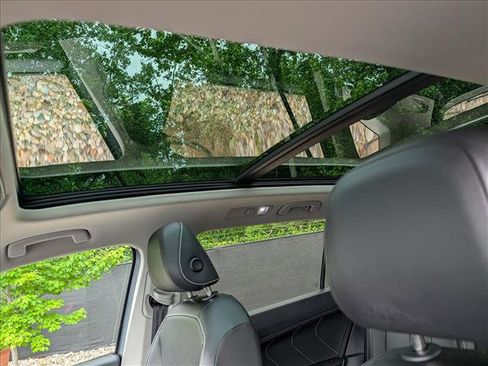 Used 2023 Volkswagen Tiguan SE w/ Panoramic Sunroof Package AWD/4WD image 31
