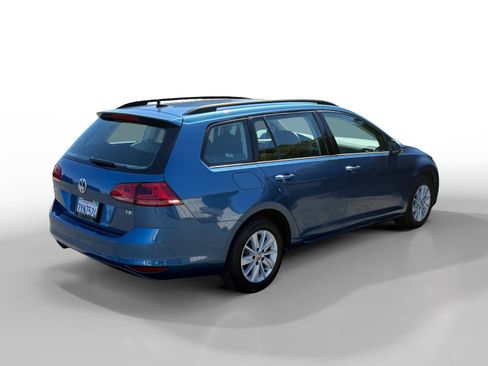 Used 2017 Volkswagen Golf S FWD image 5