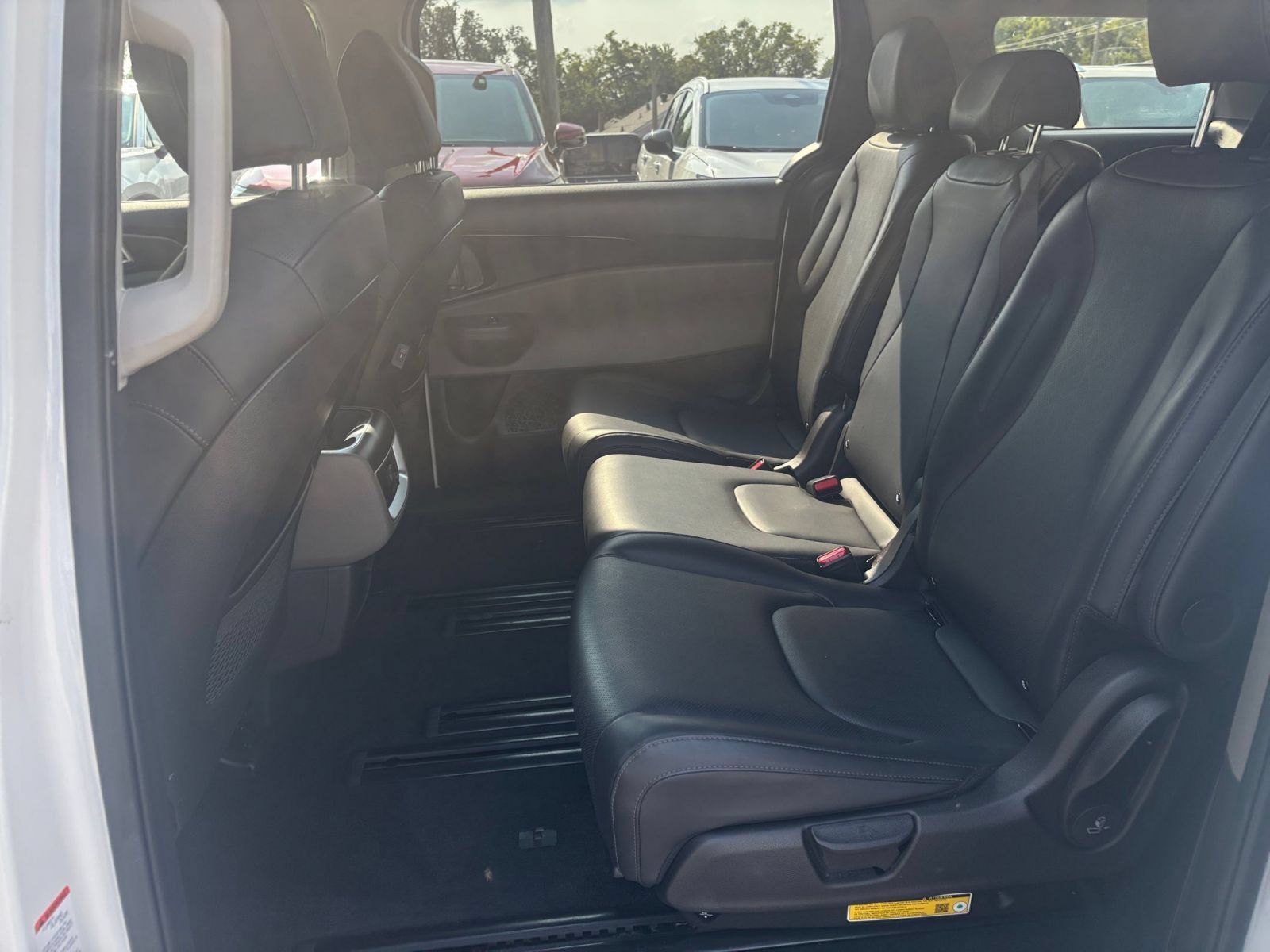 Used 2026 Kia Carnival FWD image 27