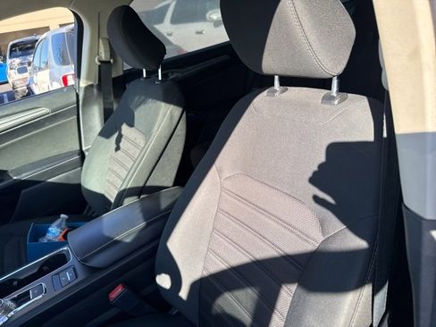 Used 2020 Ford Fusion SE image 6