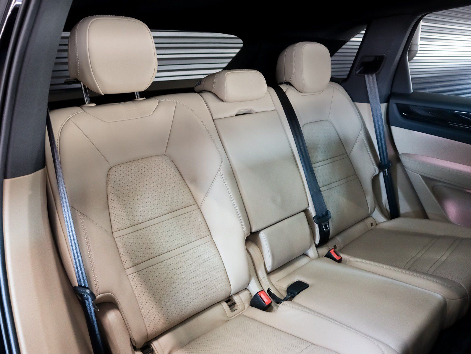 Certified 2022 Porsche Cayenne AWD/4WD image 6