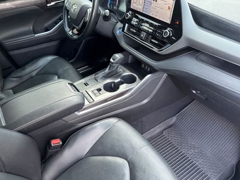 Used 2022 Toyota Highlander Platinum AWD/4WD image 19