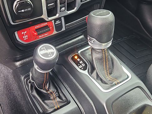 Used 2021 Jeep Gladiator Mojave w/ Cold Weather Group AWD/4WD image 22