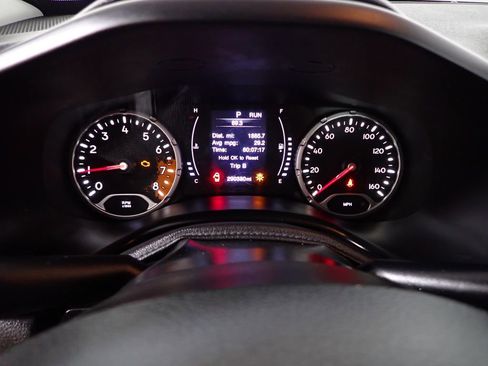 Used 2017 Jeep Renegade Sport w/ Power & Air Group image 28