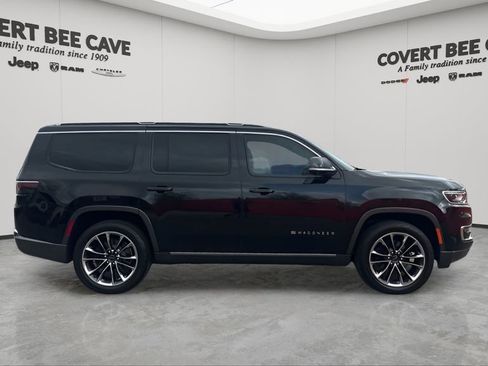 Used 2022 Jeep Wagoneer Series III w/ Premium Group I image 11