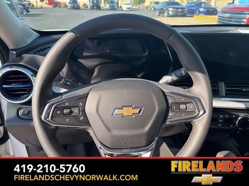 New 2025 Chevrolet Trax LT w/ Sunroof Package image 17