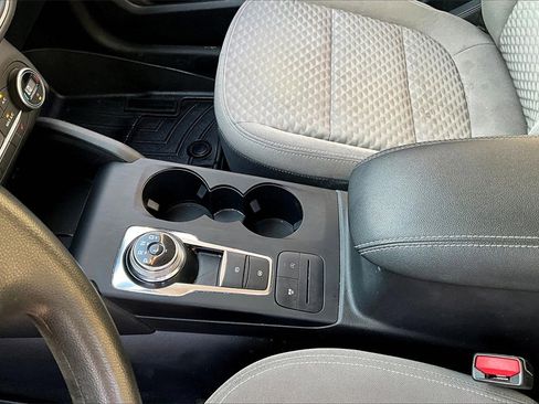 Used 2020 Ford Escape SE image 18