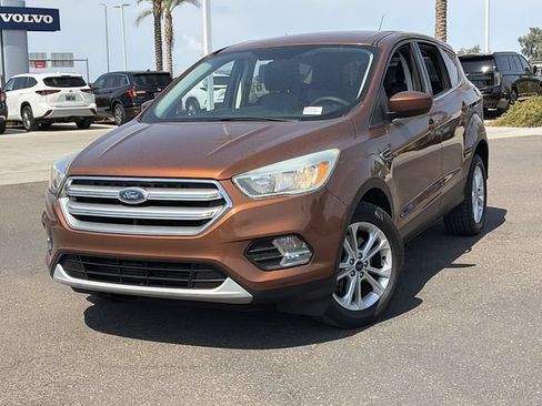 Used 2017 Ford Escape SE FWD image 3