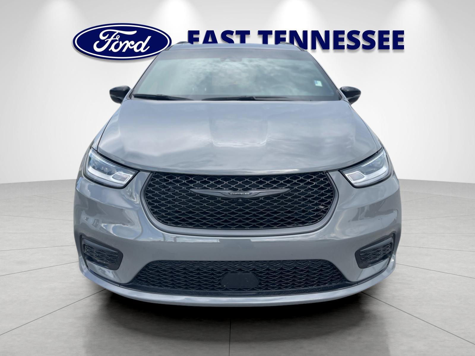Used 2025 Chrysler Pacifica Limited FWD image 9