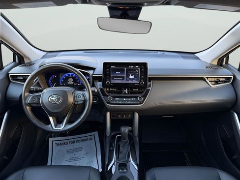 Used 2022 Toyota Corolla Cross XLE w/ Convenience Package AWD/4WD image 17