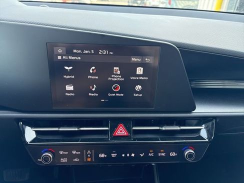 Used 2025 Kia Niro LX image 14