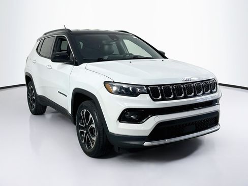 Used 2023 Jeep Compass Limited AWD/4WD image 3