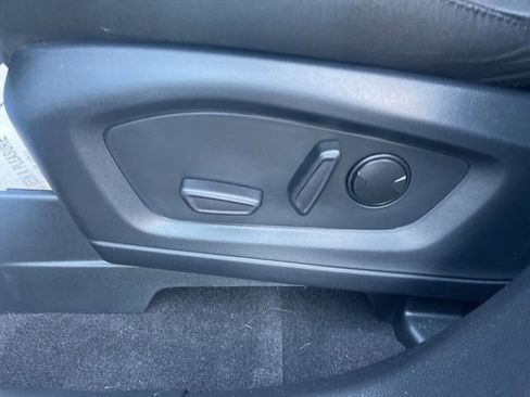 Used 2023 Ford Explorer XLT image 21