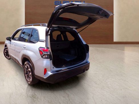 Certified 2025 Subaru Forester Premium AWD/4WD image 12