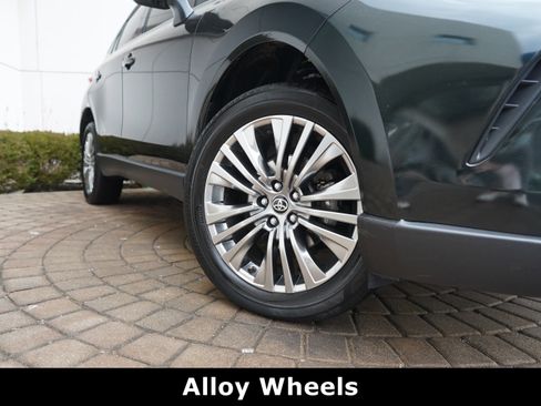 Used 2022 Toyota Venza Limited image 16