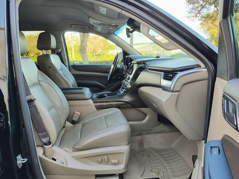 Used 2019 Chevrolet Suburban LT image 18